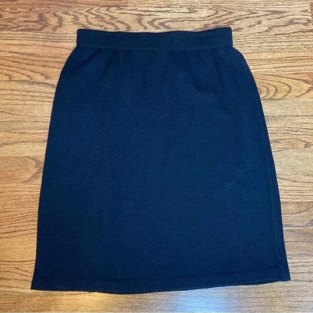 St. John Women's Basics Santana Black Knit Skirt. Sz: 8